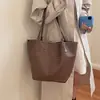 Bolso de mujer único, simple, casual, retro con una textura de moda, nuevo bolso de hombro para otoño 2026, bolso tote de nicho