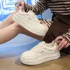 Tenis Blancos Tejidos Calados de Piel Sintética para Mujer, Nuevo Estilo Primavera/Verano 2026, Zapatos de Mujer Transpirables y Cómodos, Tenis Casuales de Suela Gruesa para Aumentar la Altura
