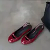 Zapatos slingback blancos de punta fina con lunares, escotados, con lazo y tacón de aguja, sandalias elegantes y versátiles en un estilo femenino