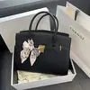 Bufanda de Seda Estilo Francés Bolso Kelly 2026 Nuevo Versátil Bolso de Hombro para Viajar Bolso de Mano Retro con Textura para Mujeres Transfronterizo