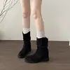 Botas curtas de camurça estilo western para mulheres, novas botas jeans outono 2026, botas Martin plissadas slim fit retrô de cano médio