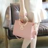 Bolso de mano para mujer 2025 Nuevo estilo coreano Bolso de mujer Bolso de hombro con cadena Bolso cuadrado pequeño simple y versátil Bolso pequeño bandolera Moderno