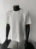 Camiseta corta de manga corta para hombre, estilo americano, de alta resistencia, con adornos de remaches y hombreras, con un diseño fresco y moderno, top casual de nicho