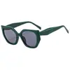 Gafas de Sol de Plástico Ligero Ojo de Gato Simples Anti-Luz Azul Lentes Planas Gafas de Sol de Moda Europeas y Americanas Montura de Gafas de Moda Clinker
