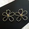 Pendientes europeos y americanos transfronterizos de superficie lisa, flor retorcida hueca, pendientes exquisitos estilo ins coreano, accesorios para orejas de nicho al por mayor