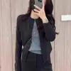 Venta al por mayor del fabricante Suéter Cardigan de Punto de Manga Larga de Dos Piezas Otoño e Invierno para Mujer, Ropa Exterior, Capa Base, Top Chaqueta Cardigan de Hombro Normal