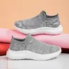 Cross-border plus size Hollow-out Fly-woven Shoes para casal tênis casual preguiçoso um passo elegante na moda malha respirável sapatos