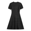 Vestido de Verão 2026 Estilo Chanel Pequeno Onda Nova Borda Decote V Vazado Manga Curta Tricô Emagrecedor para Mulheres Baixas