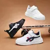 Tenis blancos para niños, zapatos para niños, tenis para niñas, zapatos versátiles para estudiantes, zapatos de kínder, zapatos de primavera y otoño para niños, estilo padre-hijo.