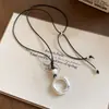 Collar de cordón de cuero con perla cuadrada de acrílico, estilo vintage y artístico, cadena para suéter, diseño único, joyería de lujo ligera, venta al por mayor