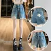 Shorts jeans vintage rasgados para mulheres, novo estilo A-line de verão 2026, controle de barriga, hot pants de perna larga e comprimento de bermuda para baixinhas