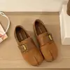 Sapatos Birkenstock retrô versáteis e confortáveis com separador de dedos em couro sintético para mulheres, novidade primavera e outono 2026, sapatos baixos casuais leves com corte profundo