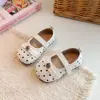 Sapatos de Couro com Bolinhas para Meninas 2026 Novidade Primavera/Outono Sapatos Mary Jane para Meninas Bebê Pequeno Solado Macio Antiderrapante Sapatos de Princesa