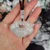 Colgante Candado Nube Verde Tianshan Jade de Seda Dorada de Xinjiang Jade Blanco Ruyi Candado Unisex Colgante de Jade de Paz Fuente de Suministro para Transmisiones en Vivo