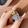 Celebridade da Internet Transmissão ao Vivo Novo Produto Mais Vendido Zircônia Dourada Flor de Três Pétalas Flor de Rosa Cheio de Diamantes Anel Aberto Elegante de Alta Qualidade para Mulheres