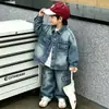 Traje de Mezclilla de Trabajo de Otoño para Niños 2026 Nuevo Elegante Ropa Deportiva Casual de Primavera y Otoño para Bebés Conjunto de Dos Piezas de Moda