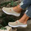 Sapatos Femininos 2025 Verão Novos Meio Chinelos Cruzados Sapatos para Mães de Meia-idade e Idosos Femininos Solado Macio Respirável Sapatos Casuais Femininos