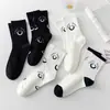 Calcetines de Nuevo Estilo para Mujer Otoño e Invierno de Caña Media con Sonrisa Calcetines para Mujer Tendencia Japonesa Color Negro y Blanco Calcetines de Algodón de Caña Corta para Mujer en stock