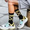 Calcetines para hombre tendencia europea y americana calcetines con tótem de letras hip-hop deportivos calcetines para hombre hip-hop patineta algodón calcetines para hombre al por mayor
