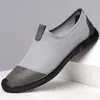 2026 Novo Estilo de Verão Masculino Malha Respirável Casual Couro Calçados Masculinos Buracos Vazados Sandálias Slip-On Calçados Masculinos 128