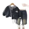 Ropa para Niños Primavera y Otoño 2026 Ropa Nueva para Niños Sudadera con Capucha de Rayas de Niños Chaqueta de Cuero para Bebé Conjunto de Tres Piezas
