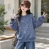 Outono 2026 Novo Moletom Feminino Gola Redonda Coração Amoroso Moda Estiloso Tamanho Médio e Grande Meninas Manga Longa Quente Inverno