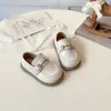 Zapatos de Cuero para Niños Estilo Británico 2025 Otoño Nuevos Estilo Coreano Niña Versátil Hebilla Cuadrada Planos Zapatos de Vestir para Niños