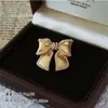 Broche de Camélia Europeu e Americano Elegante Fashion Retrô com Esmalte Gotejado Alto Padrão Luxo Leve Versátil Acessório de Broche de Alto Padrão
