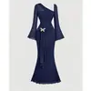 Vestido midi de gasa fina ligeramente transparente de color liso estilo chica picante con mangas acampanadas para mujer primavera y otoño transfronterizo decoración tridimensional ceñido a la cintura vestido largo de cola de pez