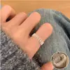 Anillo de Luna con Mariposa para Mujer, Lujo Ligero, Nicho, Gama Alta, Anillo Abierto Simple, Apilable, Versátil, Elegante Anillo para Dedo Índice, Moderno
