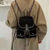 Novo estilo de mochila, adequado para o trajeto diário, bolsa de mão feminina, design retrô, 2026, versátil, pode ser carregada na transversal, no ombro ou como mochila, estilo coreano e japonês, simples, coleção de outono