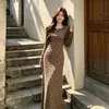 Vestido de estilo francés para mujer, con cuello en V, lazo, estampado de lunares, manga larga, entallado en la cintura, elegante y largo