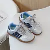 Zapatillas deportivas para niña, estilo dulce con lazo, zapatillas de entrenamiento alemanas, nuevo modelo primavera 2026, zapatos de bebé para niños con suela blanda