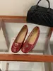 Impuestos No Incluidos 2026 Primavera Nuevo Estilo Europeo y Americano Flor de Camelia Elegantes Zapatos de Salón para Combinar con Faldas, Zapatos de Salón de Punta Cuadrada con Forro Interior