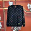 Sudadera con capucha acolchada de espuma, un top versátil y moderno de manga larga con cuello redondo, nuevo para la temporada otoño/invierno 2026