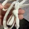Cordones Planos de Algodón de 8 mm Versátiles Tenis Blancos y Negros con Puntera de Concha Cordones de Lona para Hombres y Mujeres Venta al por Mayor
