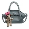 Bolsa Balde Plissada Portátil de Nicho de Luxo Feminina Moda Coreana Primavera 2025 Versátil para Ombro e Transversal