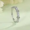 Anillo de Diamante con Fila de Flores Cruzadas de Encaje Exquisito Seleccionado Artísticamente, Popular en Xiaohongshu, Anillo de Zirconia con Flor de Lirio de Encaje Brillante