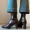 Botines versátiles, silenciosos y estilizados para el día a día, con piel suave, punta fina y efecto adelgazante, con material elástico, nueva colección otoño/invierno 2026