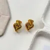 Nuevos Pendientes de Diseño Único Estilo Retro Forma de Corazón con Corona para Mujer, Sencillos, Modernos, Elegantes, Versátiles Pinzas para Orejas y Pendientes