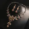 Conjunto de Collar y Aretes de Flor Gota de Agua Incrustados con Diamantes, Estilo Retro Europeo y Americano, Cadena de Clavícula Única y Elegante, Lujo Ligero y Sensación de Alta Gama