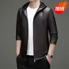 Chaqueta de Cuero para Hombre Solapa Estilo con Capucha de Alta Calidad Chaqueta de Cuero Engrosada con Terciopelo Nuevo Estilo Otoño/Invierno 2026 Ropa de Padre Ropa de Abrigo