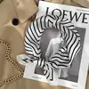 Estilo K de Lenço Quadrado Pequeno 70cm Feminino Novo Verão Versátil Lenço Presente Moda Retro Profissional Lenço Atacado Externo