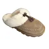 Colección otoño e invierno 2026: Pantuflas slip-on versátiles y elegantes para mujer, con un diseño cálido forrado de felpa.