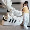 Zapatos infantiles con puntera de concha, nuevos zapatos coreanos de otoño para niñas, zapatillas deportivas antideslizantes, zapatos casuales para niños, zapatillas deportivas