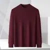 Suéter masculino de peça única em fleece com gola alta parcial, novo estilo outono e inverno 2026, blusão com forro de fleece e gola média, moda masculina
