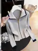 Cardigan de Tricô com Zíper Estilo Chanel Pequeno Feminino Outono/Inverno Novo Estilo Elegante Gola Lapela Super Bonito Versátil Redutor de Idade Top Curto