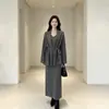 Conjunto de Tricô Preguiçoso Estilo Coreano Outono/Inverno 2026 para Mulheres Peça Externa Solta com Amarração + Saia Longa Justa
