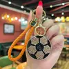 Llavero de fútbol con incrustaciones de diamantes de un solo lado, accesorio para fans de la moda coreana, charm versátil de lujo ligero para bolso de pareja