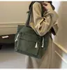 Bolsa de Grande Capacidade para Mulheres 2024 Nova Moda Simples Bolsa Tote de Veludo Cotelê para Mulheres Casual para o Dia a Dia Bolsa de Ombro Portátil
